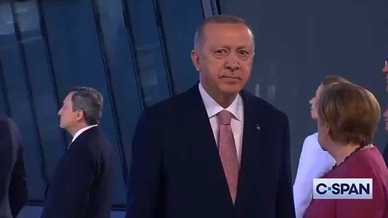 NATO'da İngilizce yapılan anons sonrası Erdoğan'ın görüntüsü gündem oldu