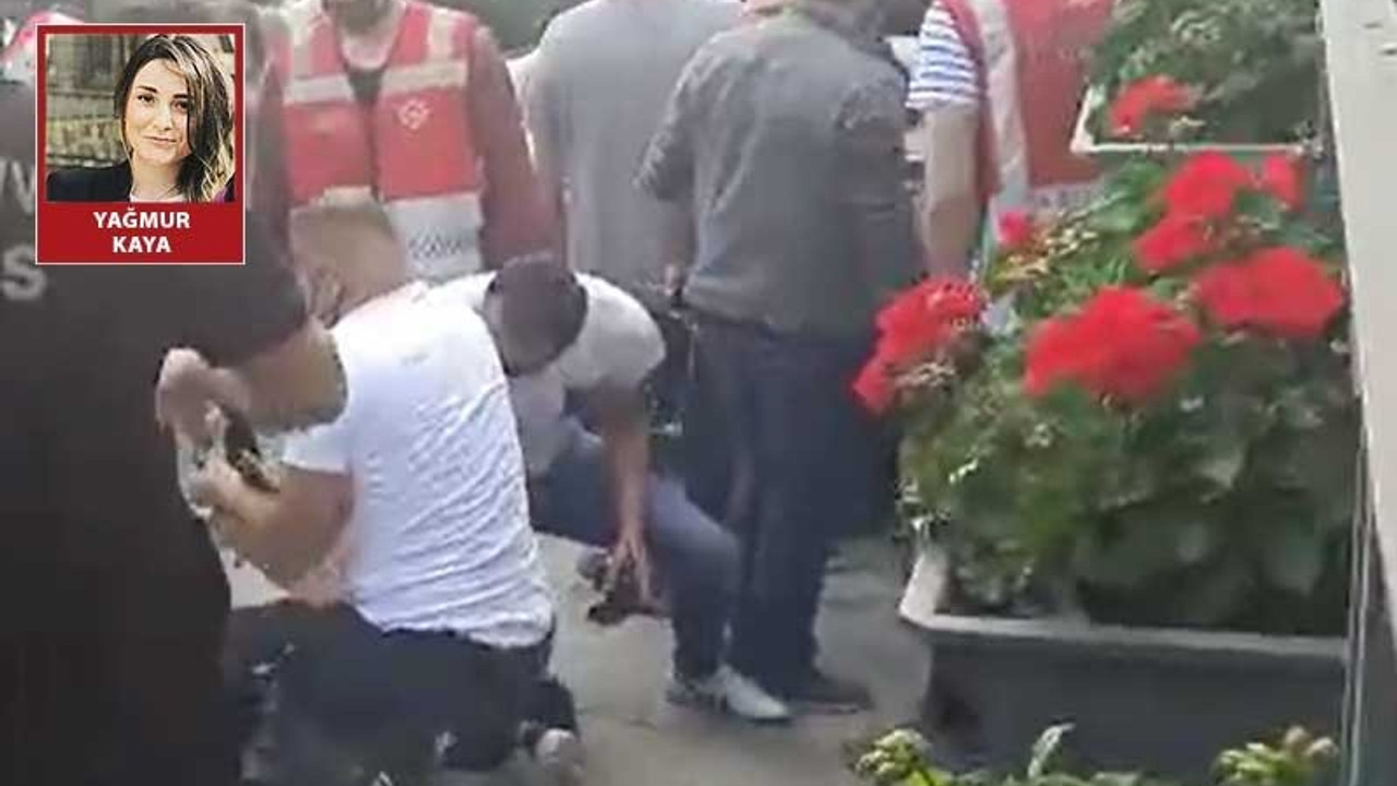 'Kelepçesiz çıkarılan saldırgan polisin şefkatli kolları arasında'