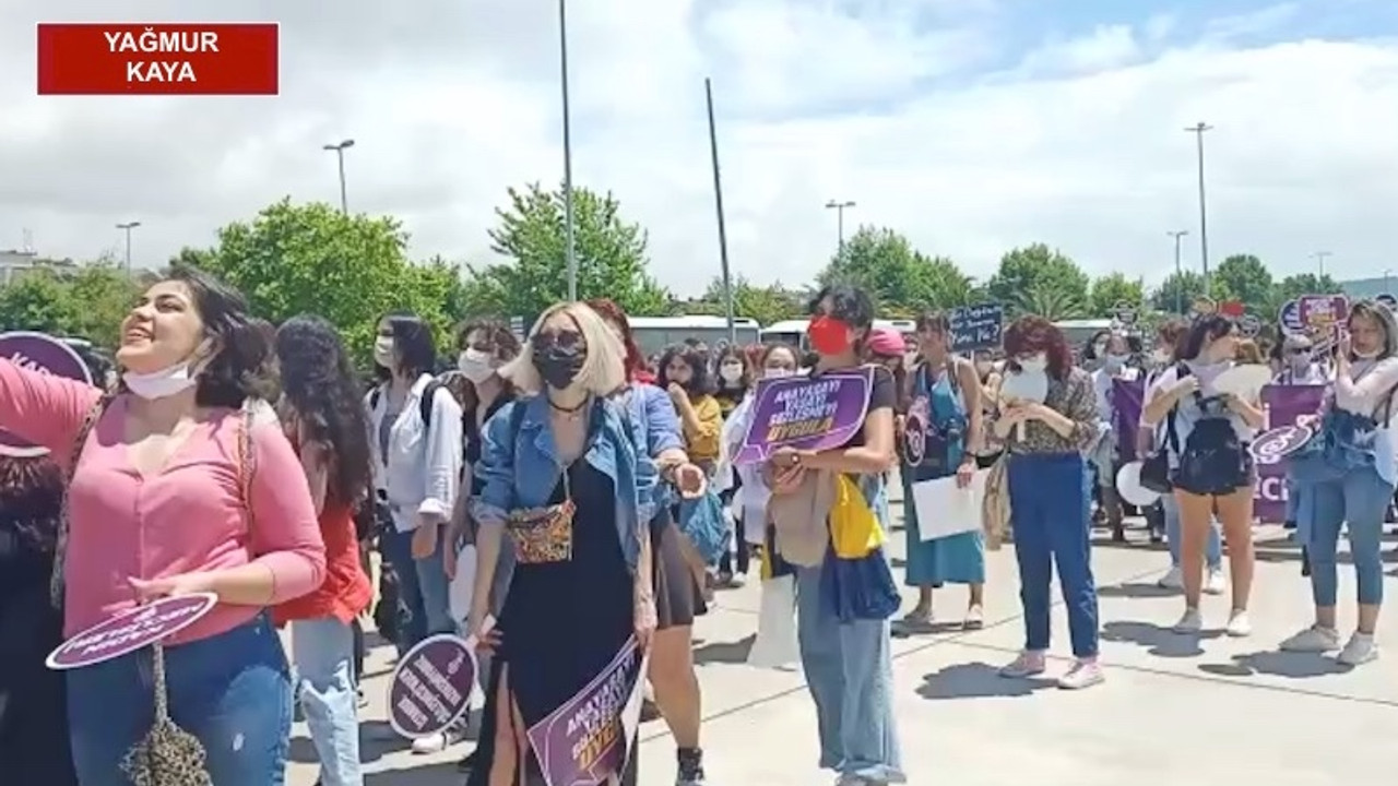 Kadınlar Maltepe miting alanından seslendi: Sen tek biz hepimiz, sözleşmeden vazgeçmeyeceğiz