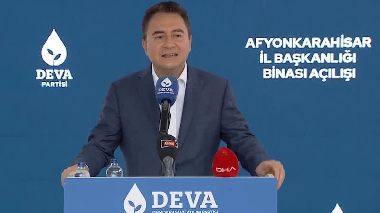 Babacan: 'Ev gençleri' diye bir toplum kesimi oluştu