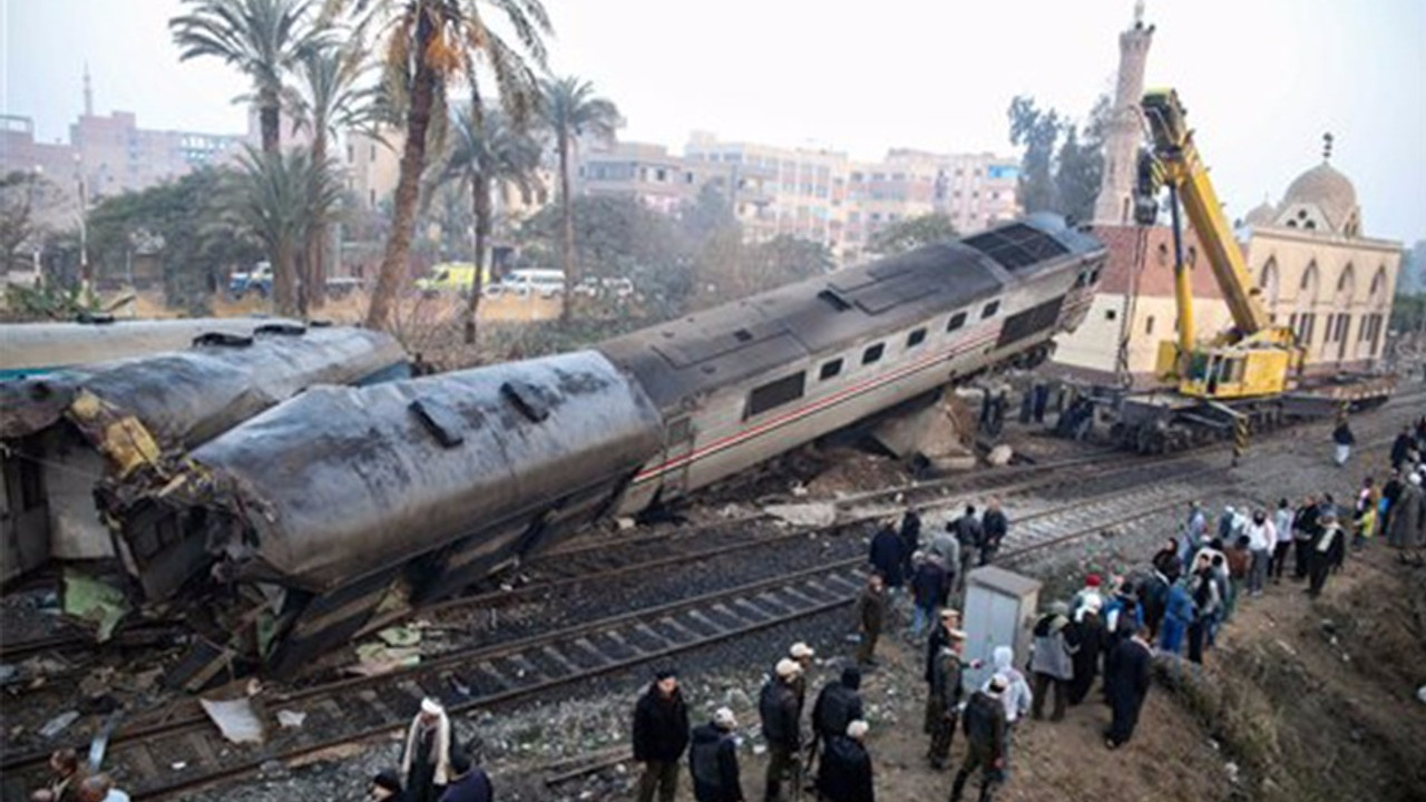 Mısır'da tren faciası