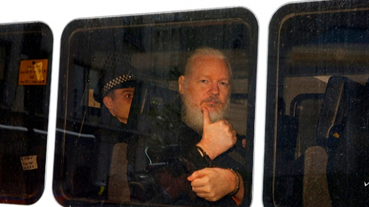 McAfee'nin ölümünün ardından Snowden'dan Assange'a uyarı: 'Sıradaki sen olabilirsin'