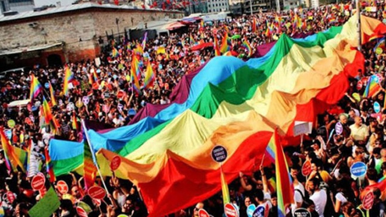 İstanbul LGBTİ+ Onur Haftası'na polis müdahalesi: En az 20 kişi gözaltına alındı