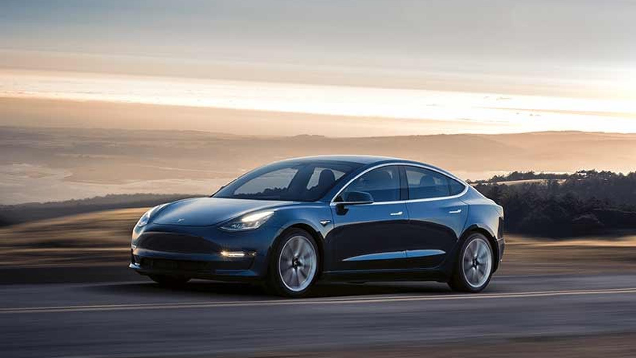 Tesla hatalı yazılım nedeniyle 285 bin aracı geri çağırıyor