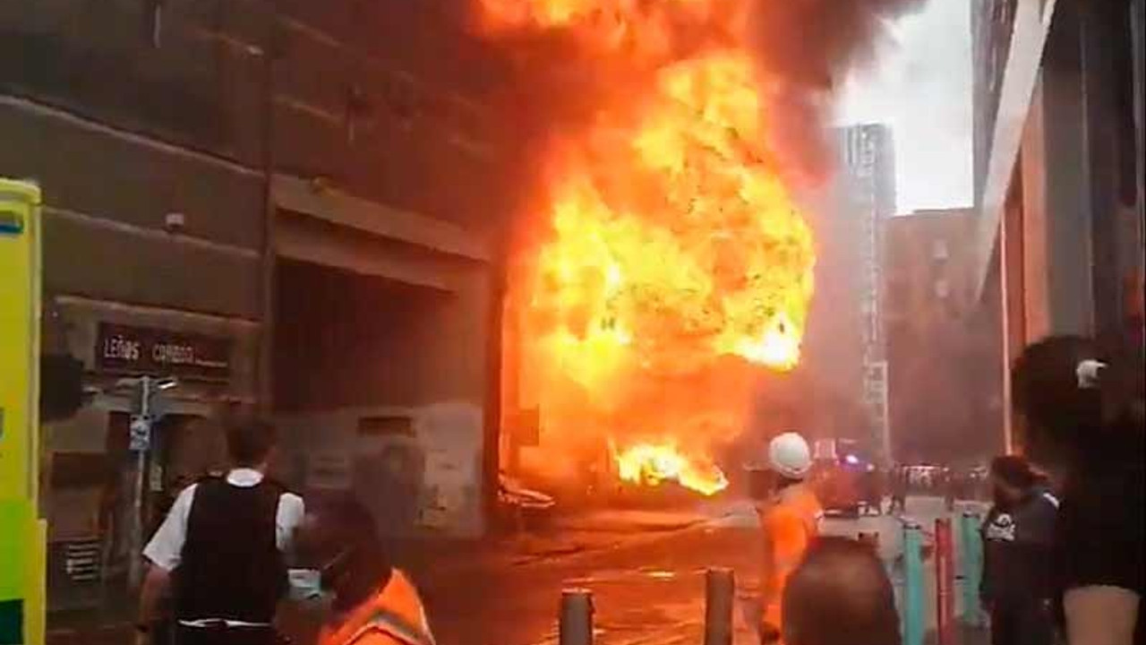 Londra'da tren istasyonunda yangın