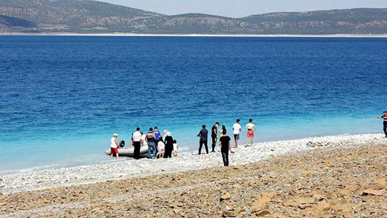 Salda Gölü'ne giren 15 yaşındaki çocuk boğuldu