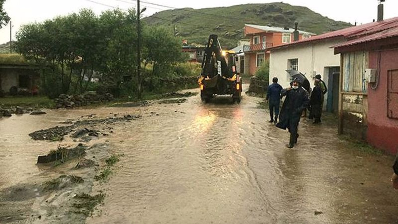 Ardahan'da sel: Birçok ev su altında kaldı