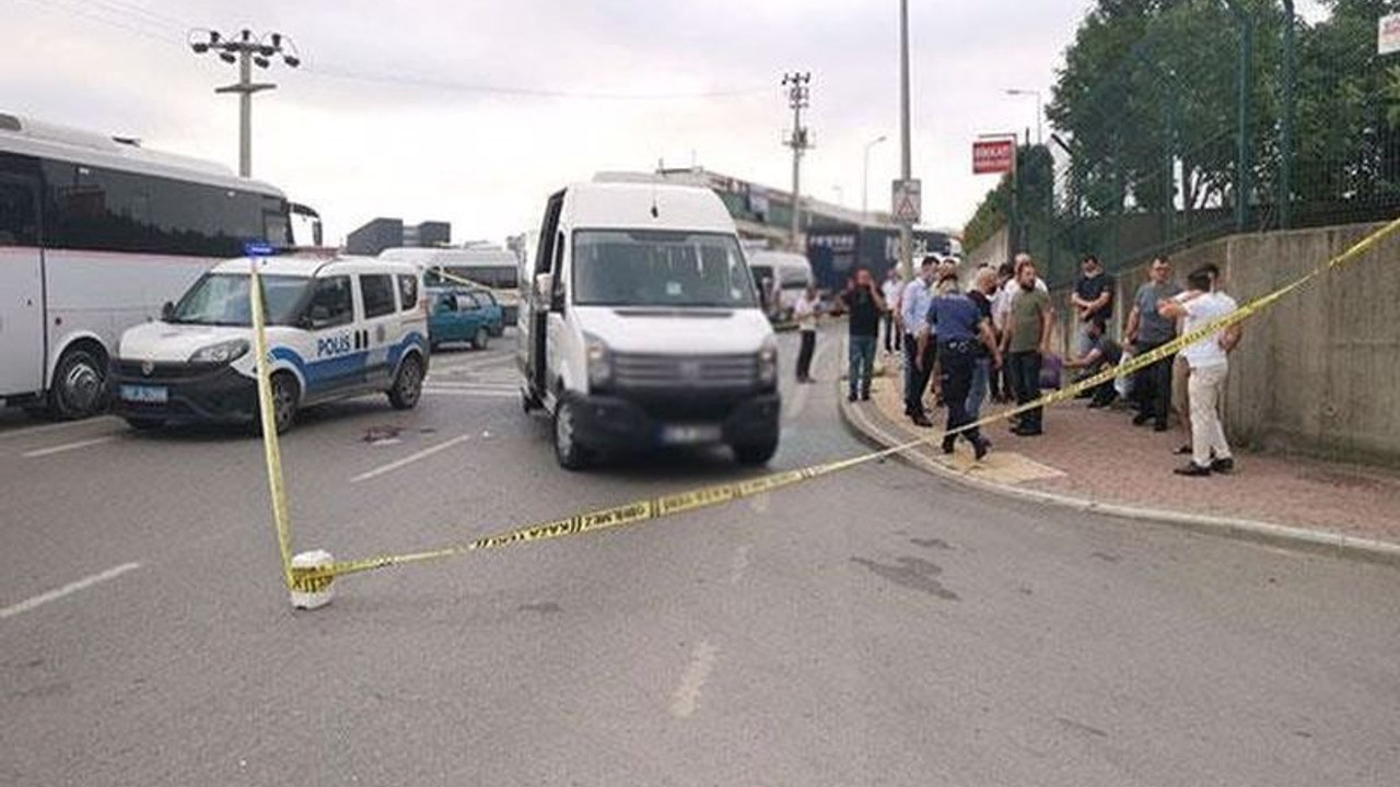 Kocaeli'de işçi minibüsüne silahlı saldırı: 1'i ağır 4 yaralı