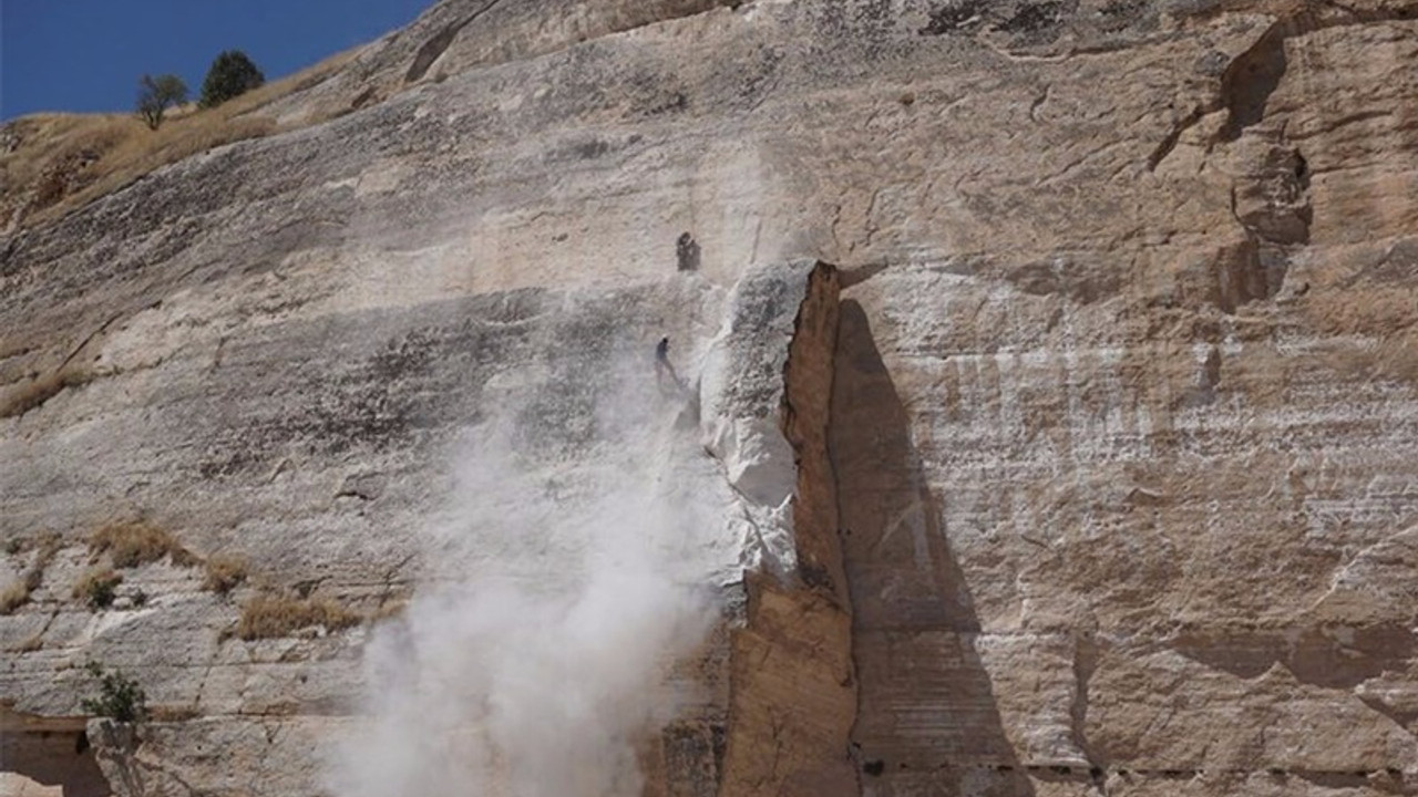 Hasankeyf'i dinamitle yıkıyorlar