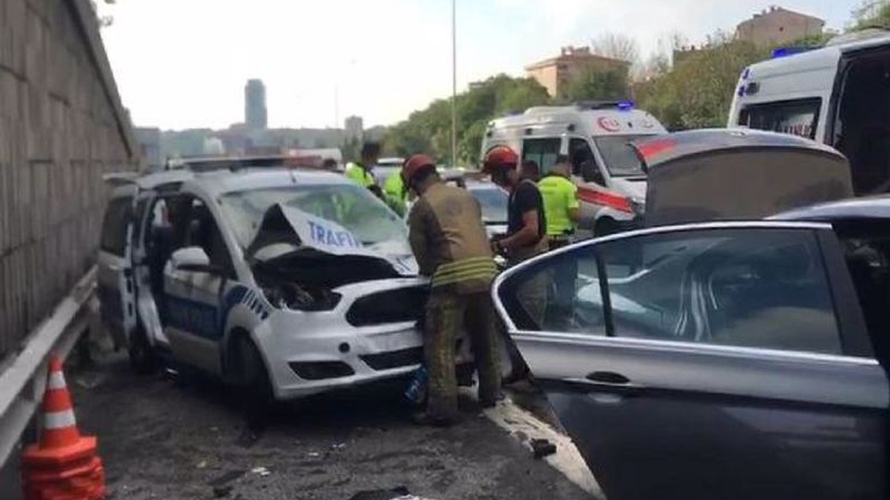 İstanbul'da polis aracı ile otomobil çarpıştı: Yaralılar var