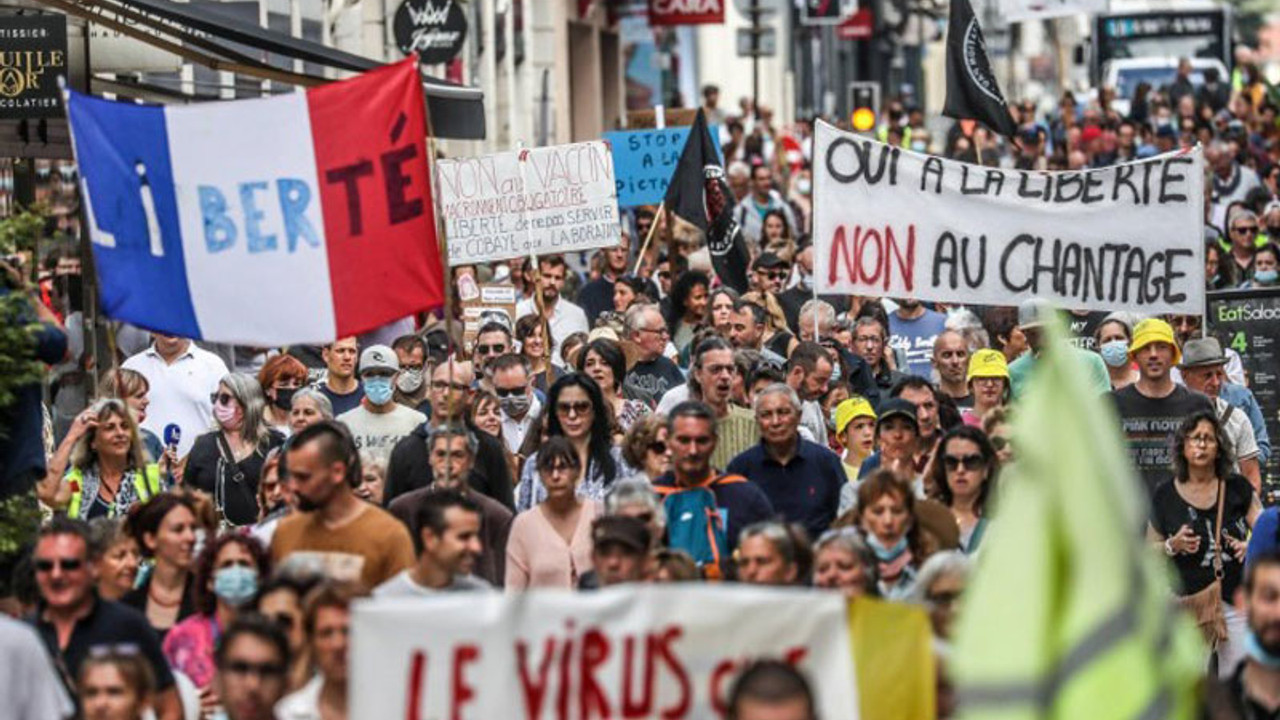 Fransa'da Corona protestoları: İki aşı merkezi saldırıya uğradı