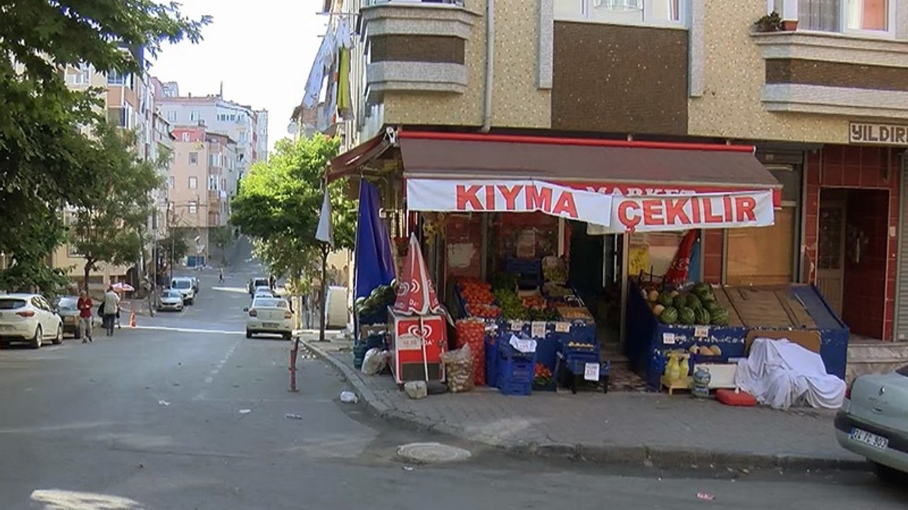 Kasaplar 'bakkallar ekmeğimizle oynuyor', bakkallar 'onlar da yumurta ve içecek satıyor' dedi