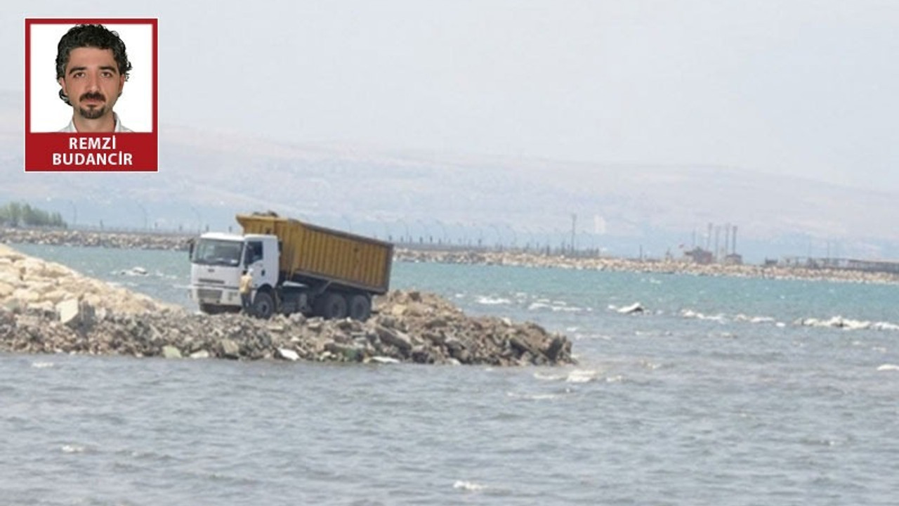 Van Gölü’ne sistematik tahribat: Doğa harikası göle moloz dökülüyor