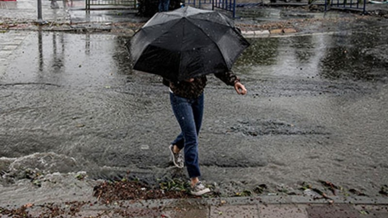 Meteoroloji, İstanbul dahil 4 il için sağanak yağış uyarısında bulundu