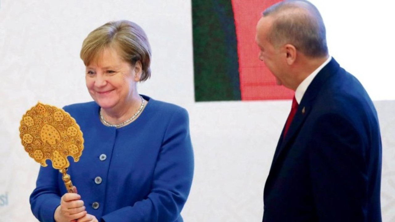 'Erdoğan'ın ne zaman başı sıkışsa Merkel hep yanındaydı'