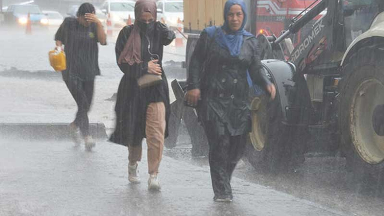 Meteoroloji'den Orta ve Doğu Karadeniz için 'şiddetli yağış' uyarısı