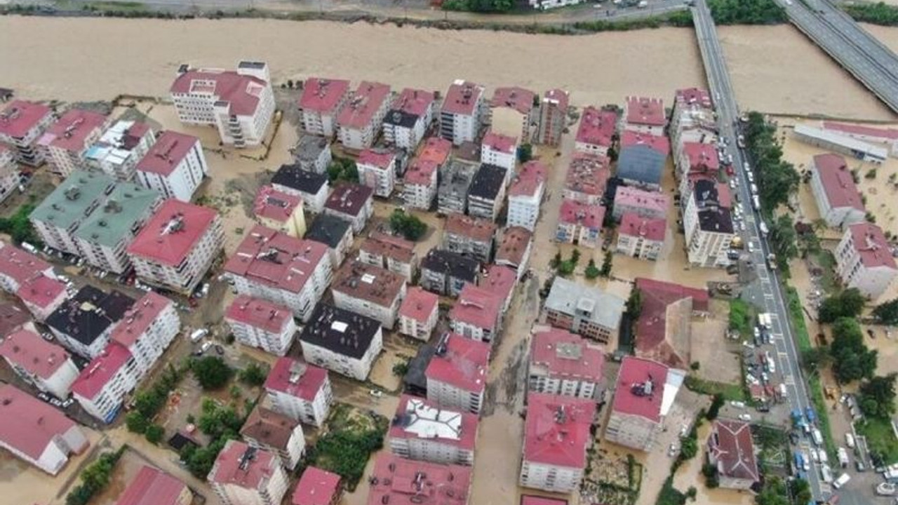 Doğu Karadeniz'de salı günü için aşırı yağış uyarısı