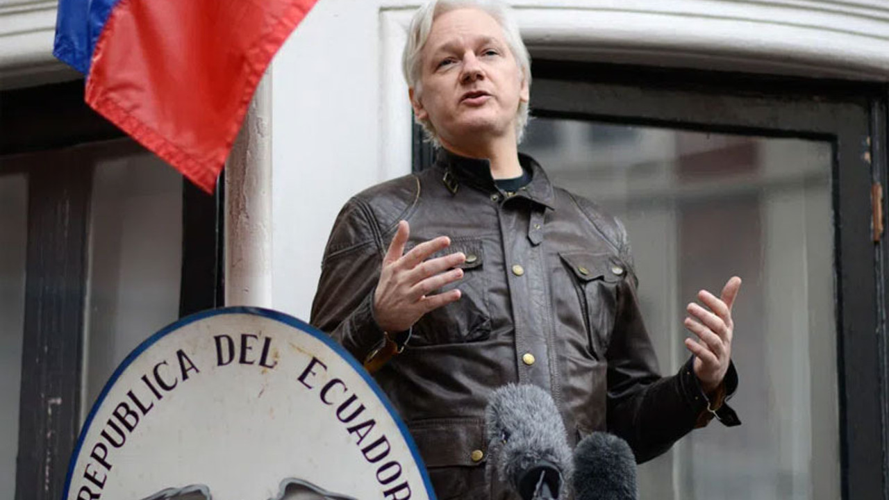 Ekvador, Assange'ı vatandaşlıktan çıkardı