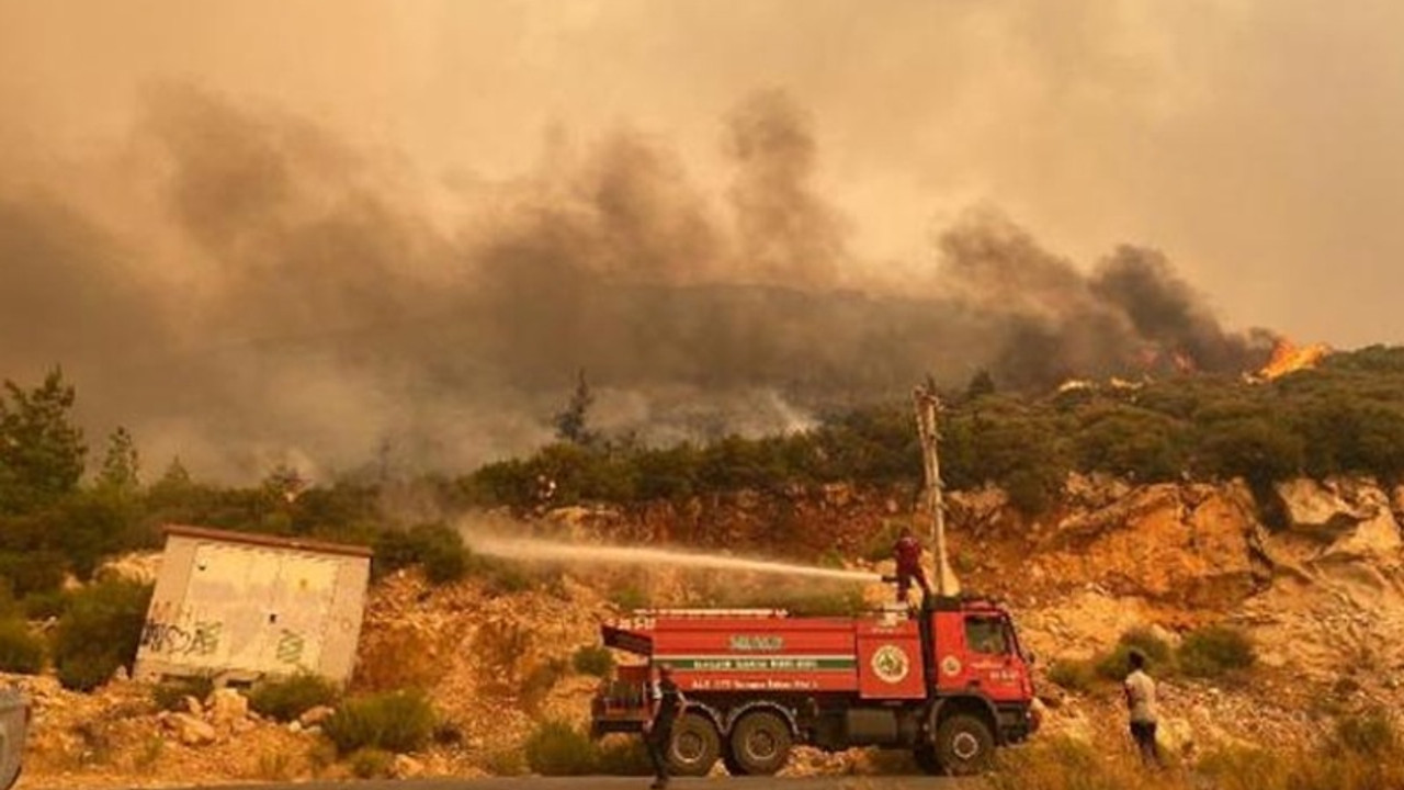 Mersin'deki orman yangını ikinci gününde