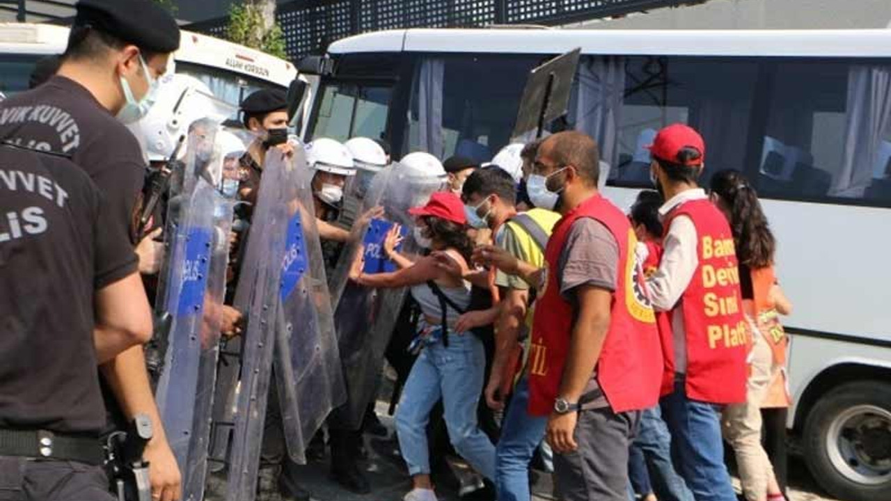 İşe iade talebiyle Ankara’ya yürümek isteyen işçiler gözaltına alındı