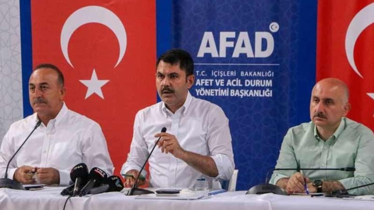 Dışişleri Bakanı Çavuşoğlu: Azerbaycan'dan yarın sabah 1 uçak ve 40 itfaiye aracı geliyor