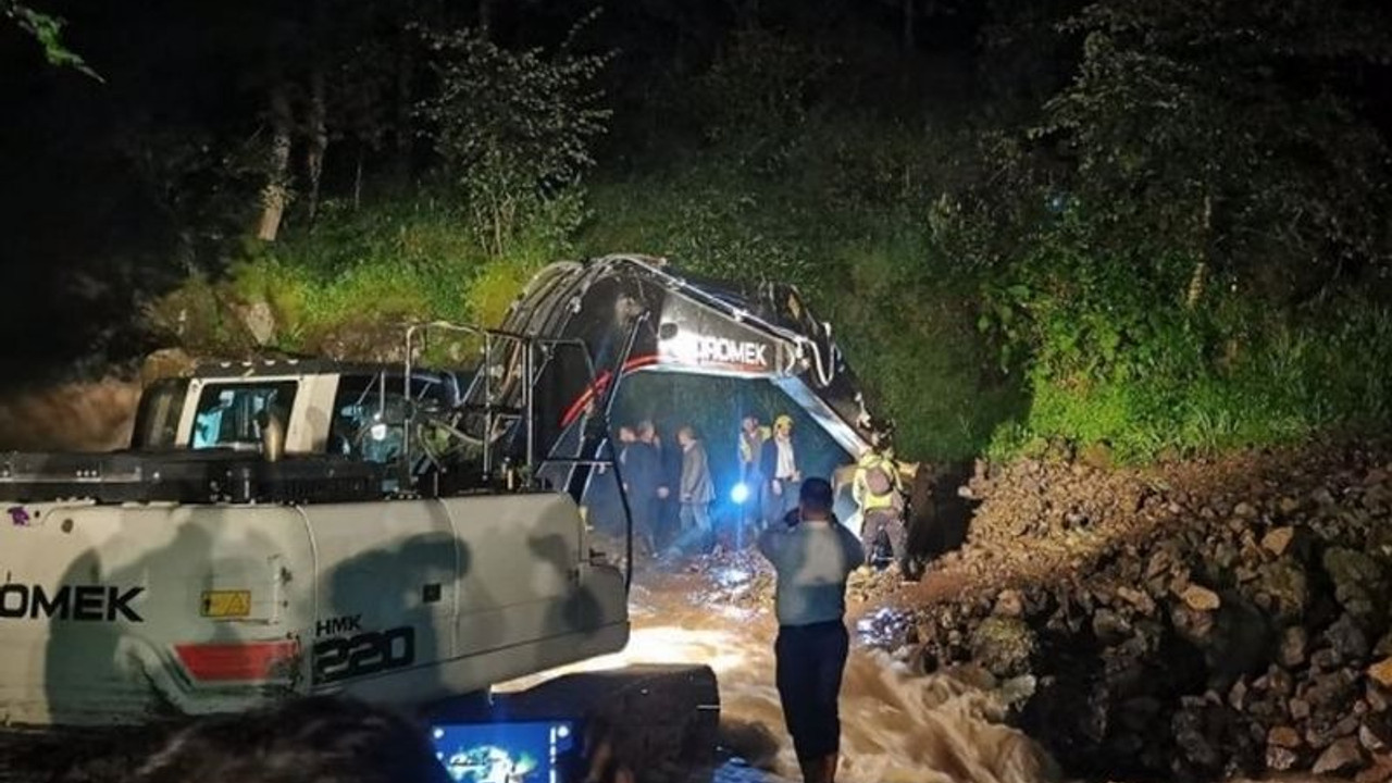 Rize'de sağanak: Mahsur kalan 8 kişi kurtarıldı