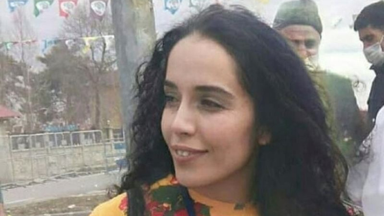 Evi basılarak gözaltına alınan HDP'li başkan parti binasına götürüldü