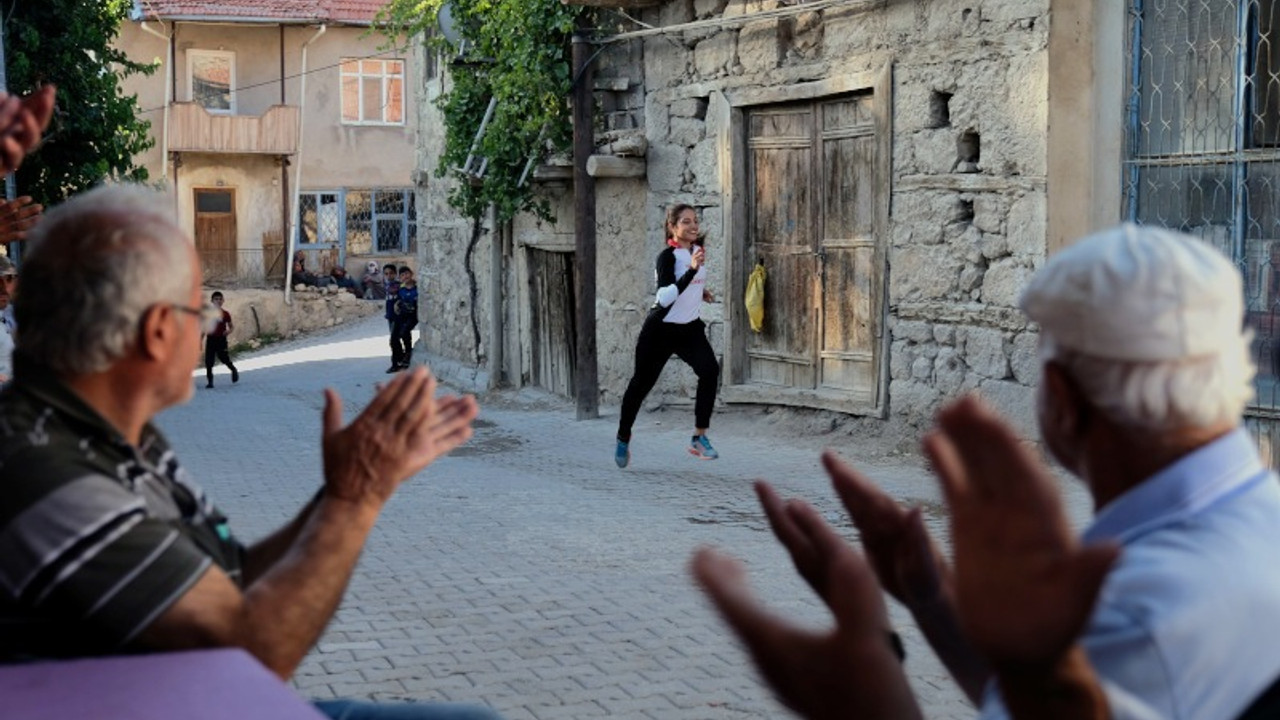 'Bu kız deli mi, niye koşuyor' diyorlardı, ABD’den sporcu bursu kazandı