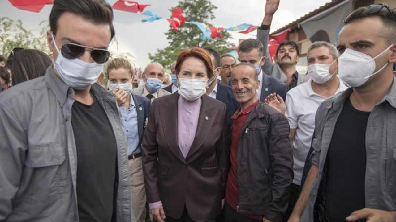 Akşener: Şuradan şuraya bir saattir yürüyemiyorum, gençlerin derdini dinlemekten