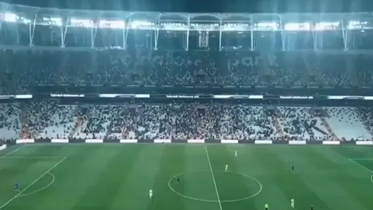 Altındağ'daki ırkçı saldırının ardından Beşiktaş tribünlerinde göçmen karşıtı slogan