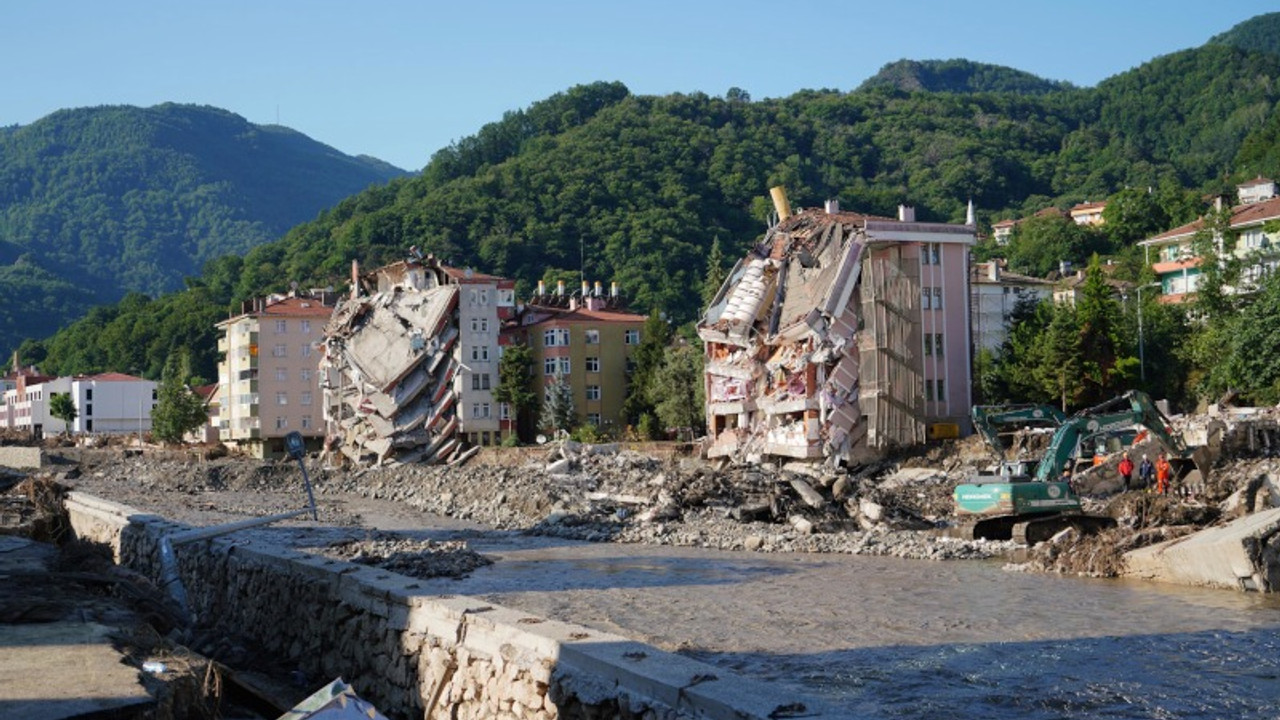 Bozkurt'ta çöken apartmanın müteahhidi hakkında gözaltı kararı