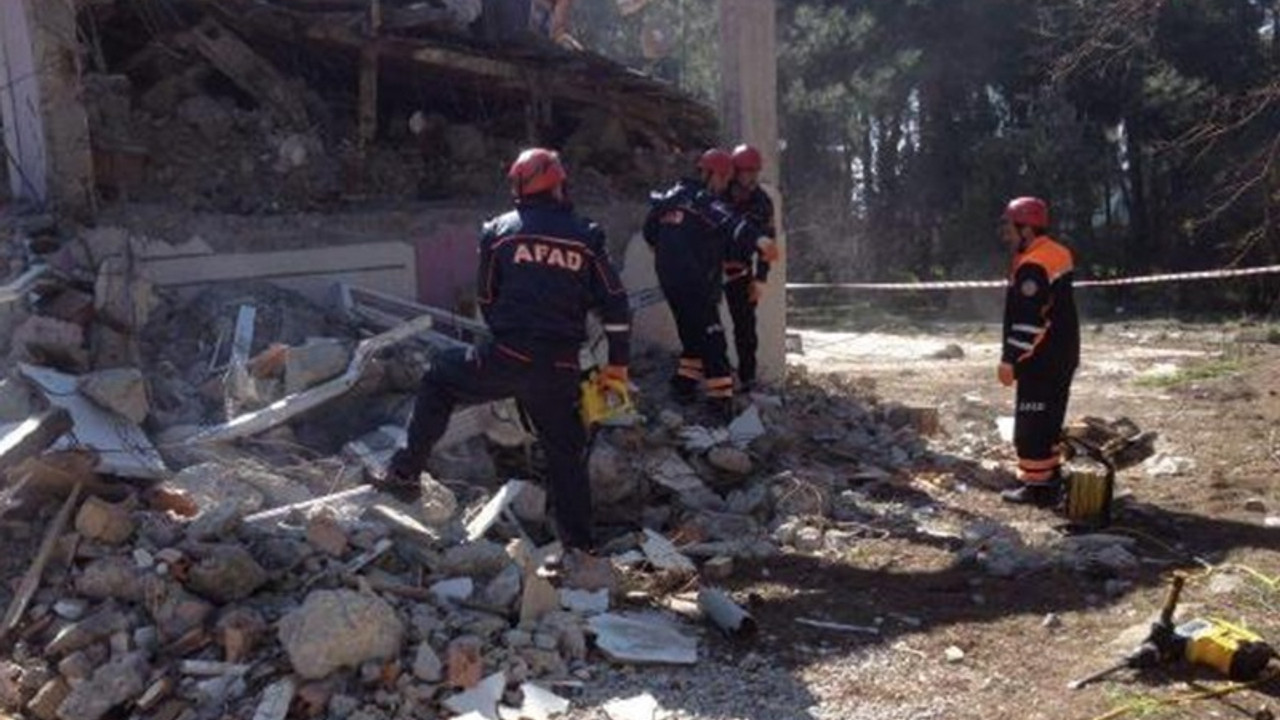 AKUT: Keşke arama kurtarma ekiplerimizin yerine, yapılarımızla gurur duysaydık