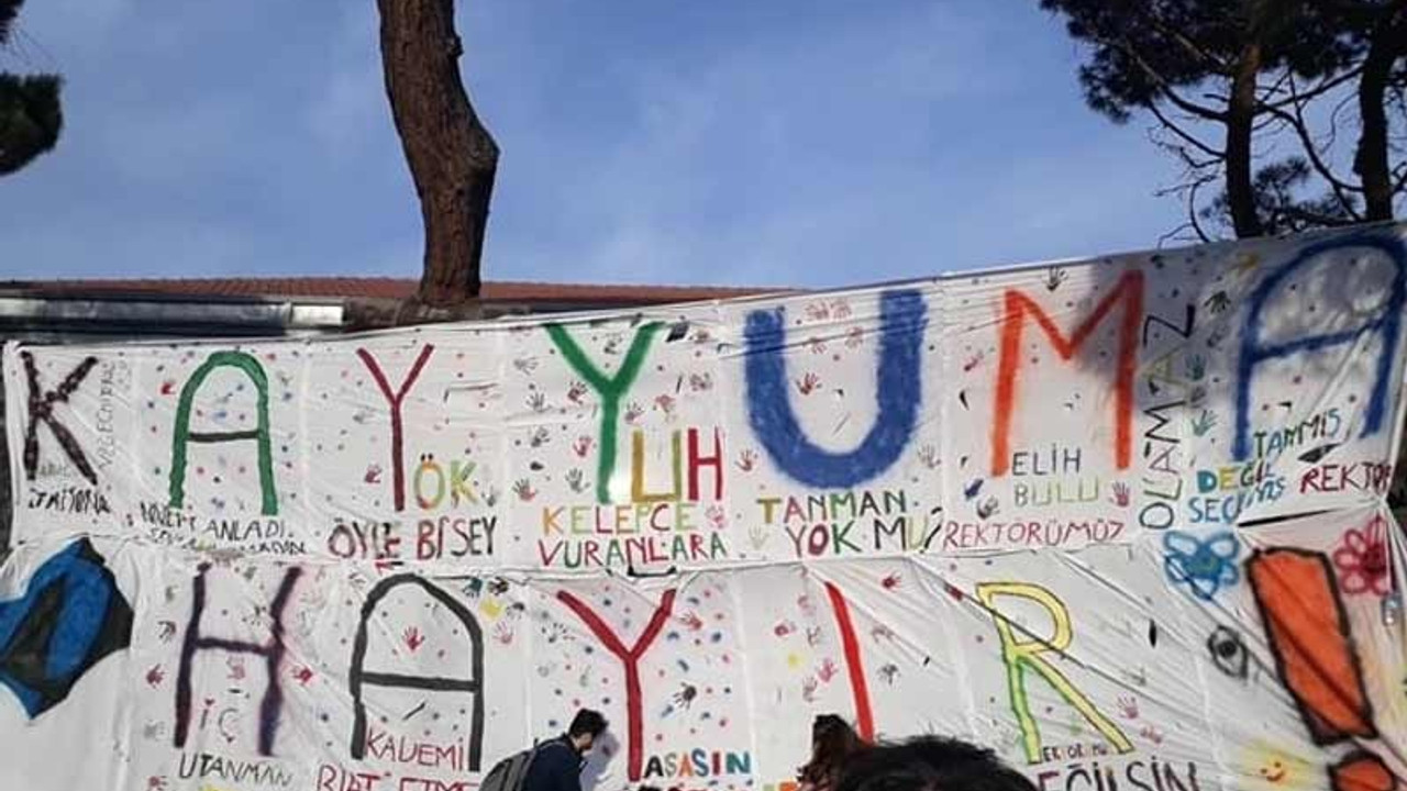 Bakanlıktan ‘LGBTİ+ bayraklı Kâbe görseli’ savunması