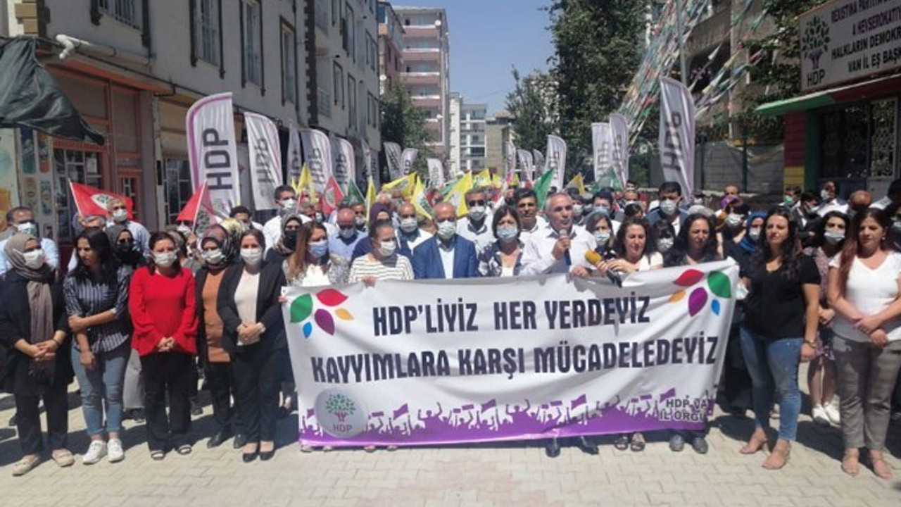 HDP'li Beştaş: Kayyım gasptır, talandır, darbedir, halk için borç yüküdür