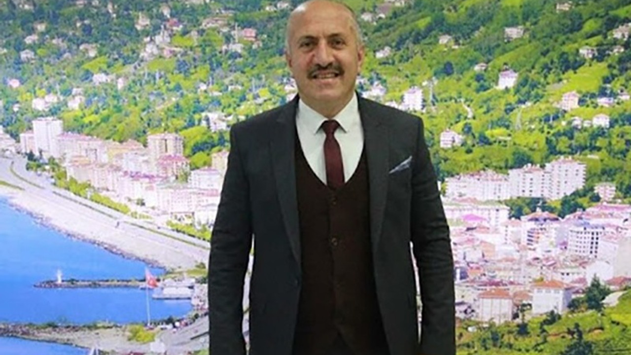 Belediye başkanı, ağabeyini vekaleten başkan yardımcısı atadı