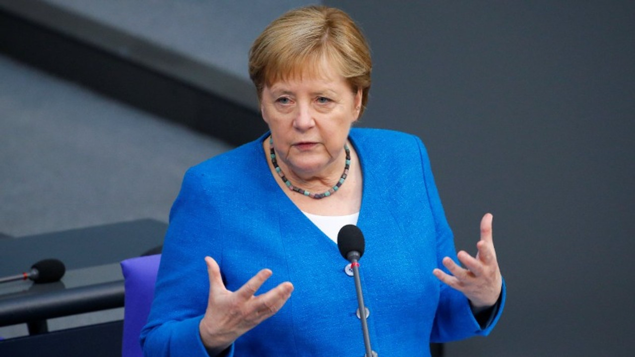 Merkel: Taliban'a direnişten bu kadar hızlı vazgeçileceğini tahmin edemedik