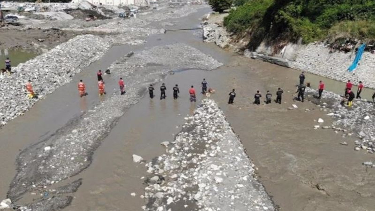 Sel felaketinde kayıp 16 kişiyi arama çalışmaları sürüyor