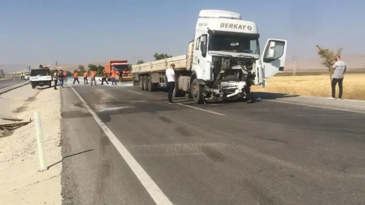 Konya'da trafik kazası sonucu 6 kişi yaşamını yitirdi