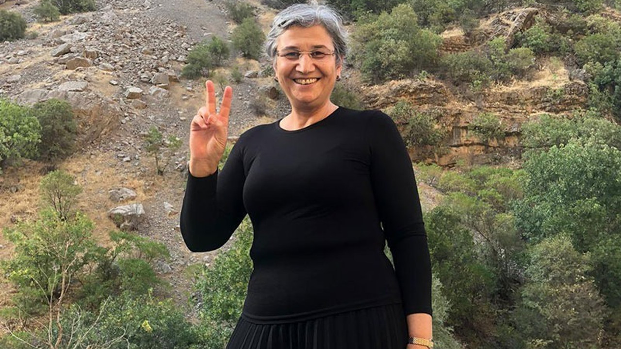 Leyla Güven ve 8 tutukluya Kürtçe şarkı söyledikleri için ceza verildi