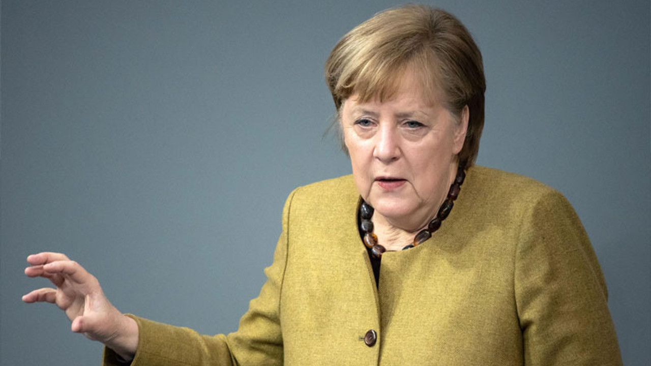 Merkel: Adınız 'Klaus' veya 'Erika' olmasa bile Alman olabilirsiniz