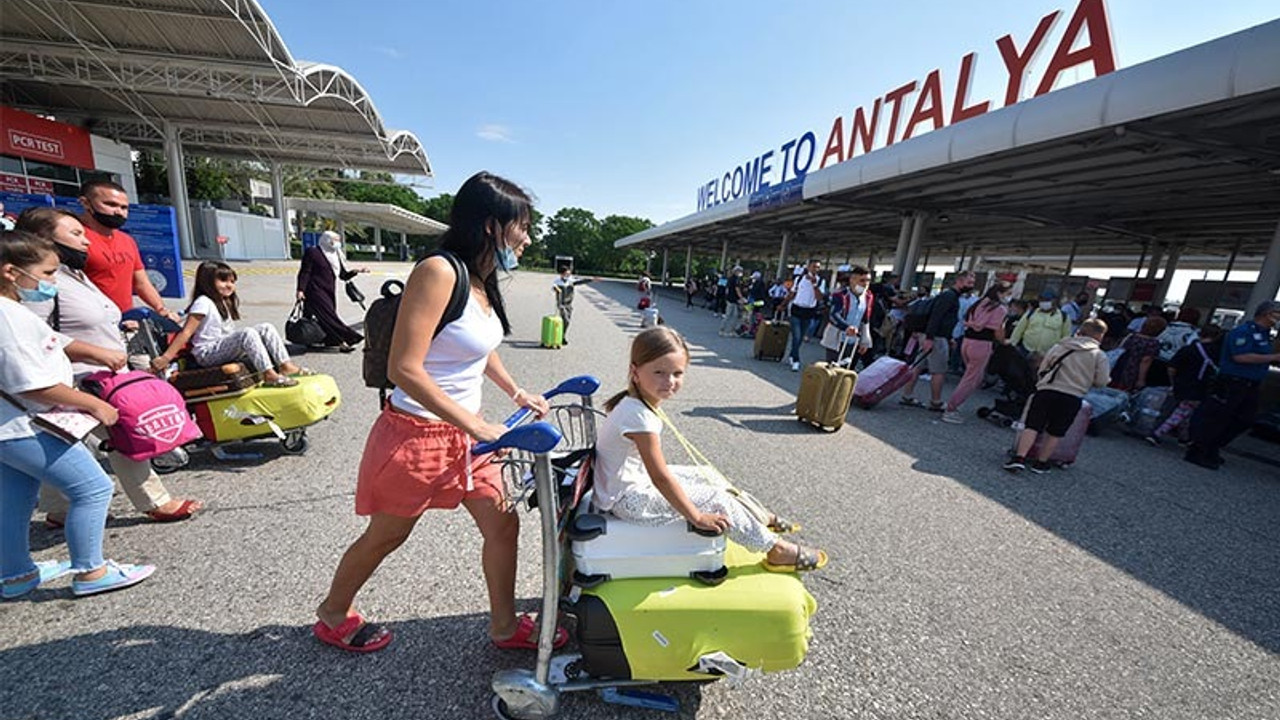 Antalya 300 bin İngiliz beklerken 2 bin kişi geldi: Haymatlosların bile altında