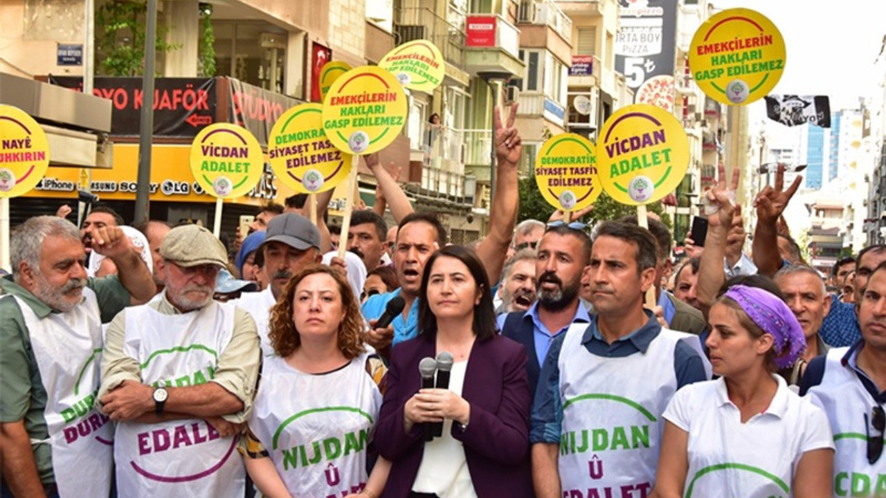 'Bu ülkeyi racon kesenler mi yönetmeli?'