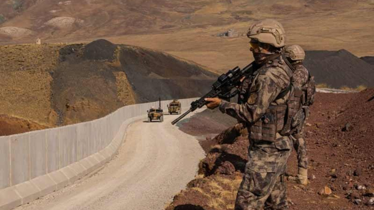 Türkiye, İran sınırında göçmenlere karşı 'duvar' örmeye devam ediyor