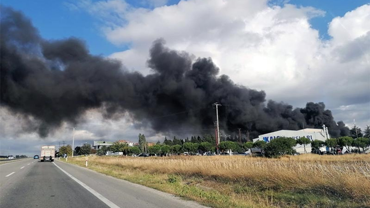 Aynı firmaya ait iki fabrikada yangın