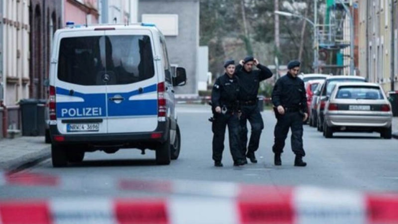 Almanya’da dernek ve Kürtlere ait evlere polis baskını