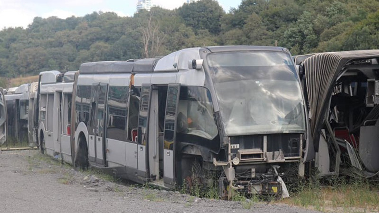 AKP'nin 65 milyon euroya aldığı 50 metrobüs hurdaya döndü