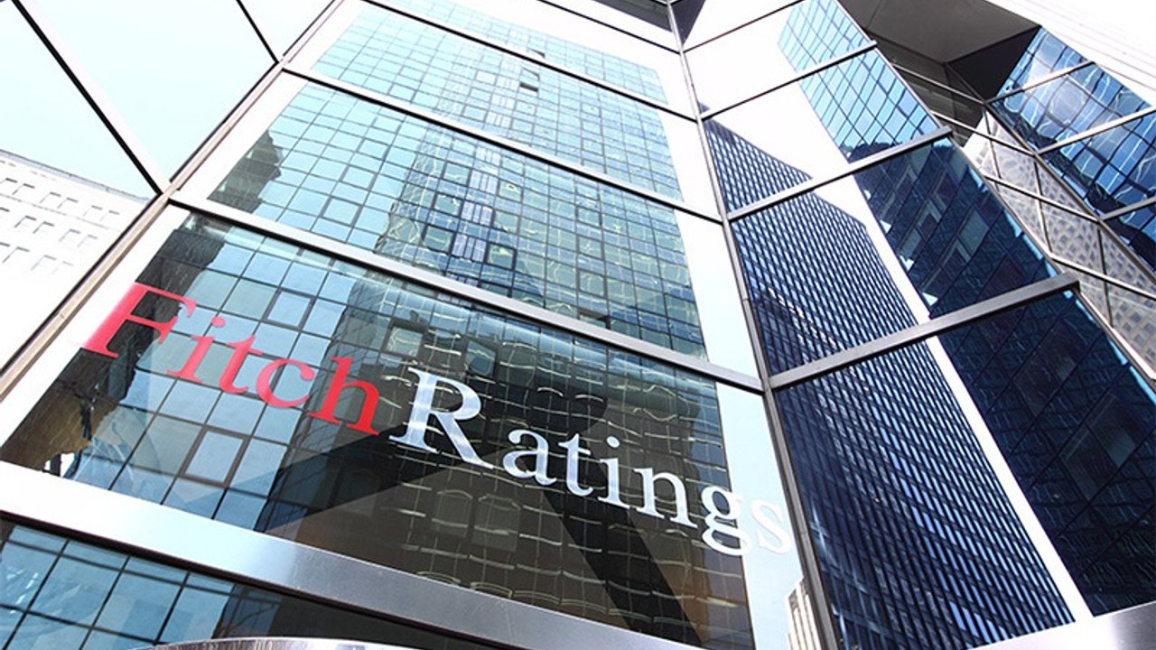 Fitch: TL'deki zayıflık döviz cinsinden borç verme iştahını sınırlıyor