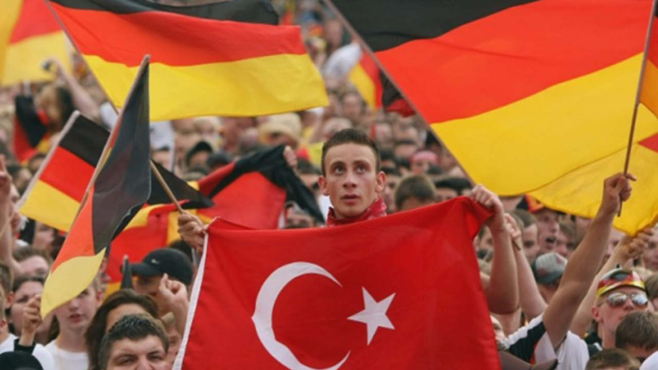 'Türkiye kökenli seçmen sayısı 720 bin'