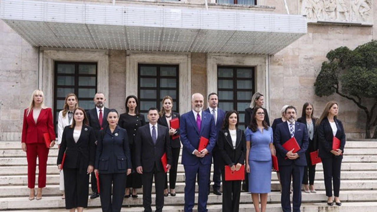 Arnavutluk halkını kadınlar yönetecek, yeni kabinede 12 kadın bakan var