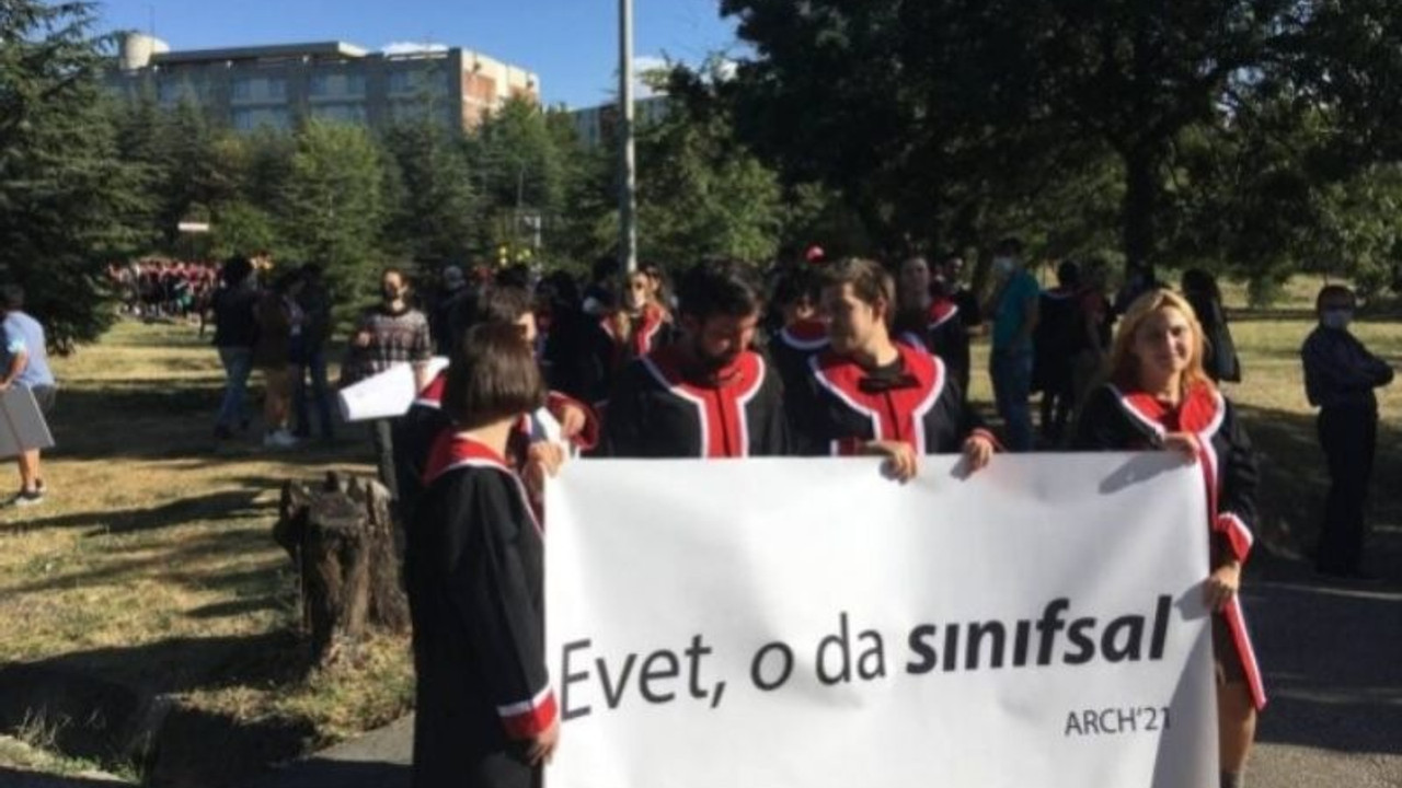 ODTÜ'lülerden Devrim'de kayyumsuz mezuniyet töreni